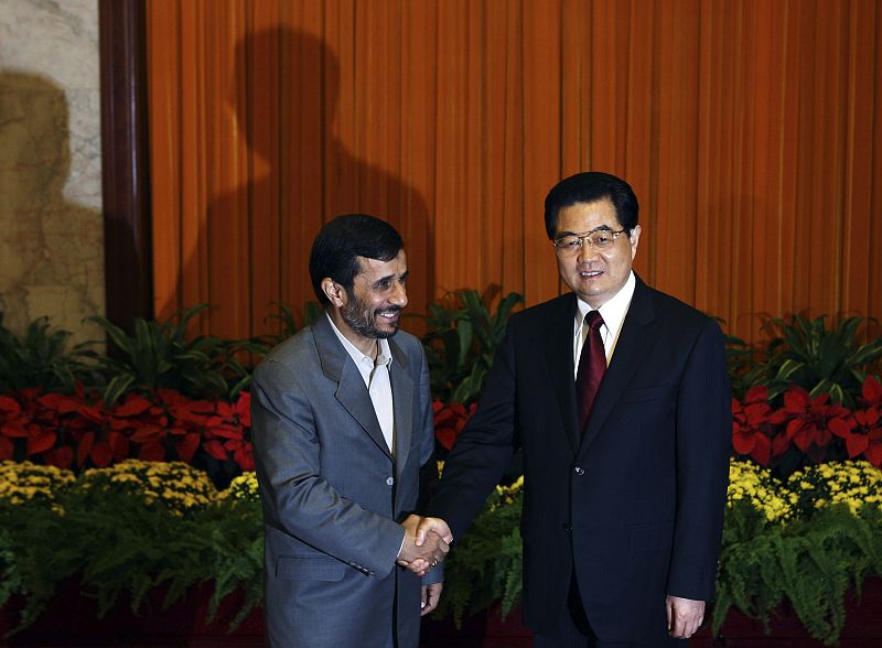 El presidente chino, Hu Jintao, recibió a su homólogo iraní, Mahmoud Ahmadinejad, una de las autoridades presentes en la inauguración de los Juegos Paralímpicos de Pekín