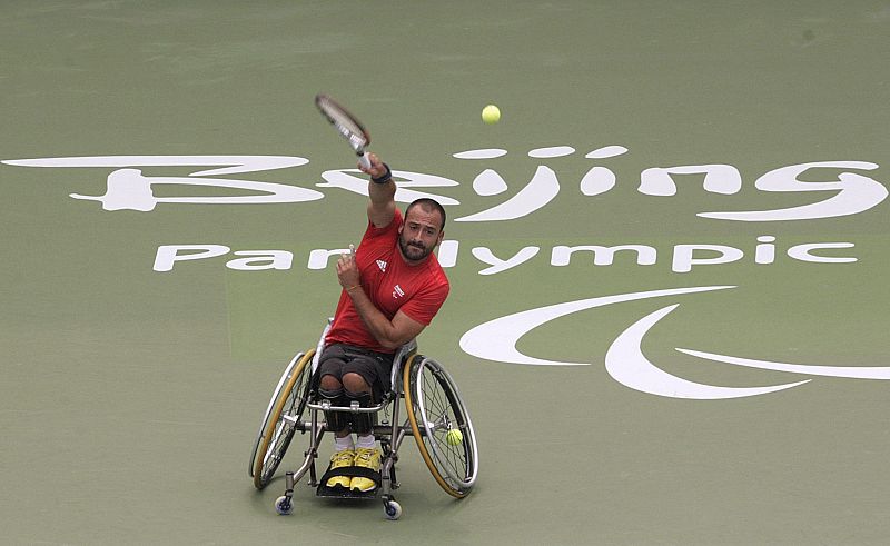 El francés Michael Jeremiasz en el partido de tenis en silla de ruedas contra el chileno Méndez.