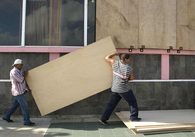 La Habana se prepara para el azote de 'Ike'