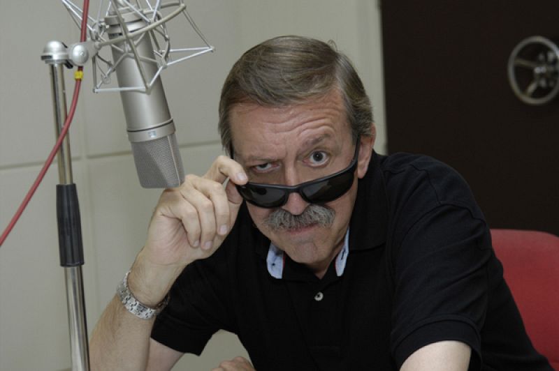 Manolo Fernández lleva más de tres décadas difundiendo desde su programa 'Toma uno', en Radio 3, la música americana de raíces.