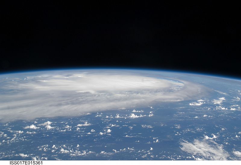 Fotografías tomadas desde la Estación Espacial Internacional del huracán Ike visto desde el espacio