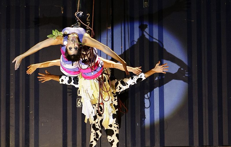 Dancers perform "Alt" during " La noche en blanco" in Madrid