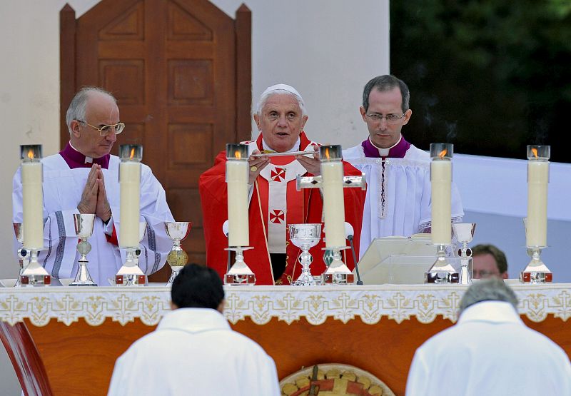 EL PAPA BENEDICTO XVI VISITA LOURDES