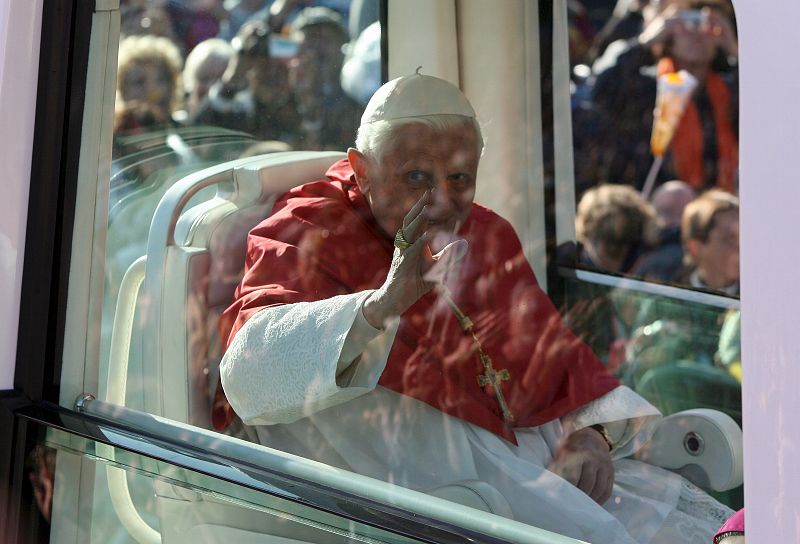 EL PAPA BENEDICTO XVI VISITA LOURDES