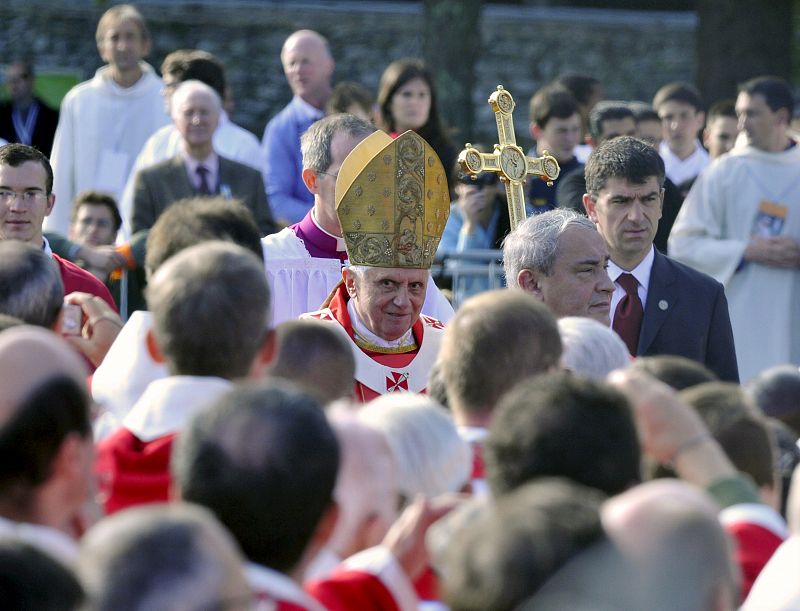 EL PAPA BENEDICTO XVI VISITA LOURDES