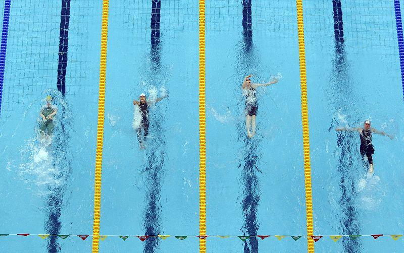 Overton, Yip, Williamson y Shannon completan los 50m espalda en el "cubo de agua".