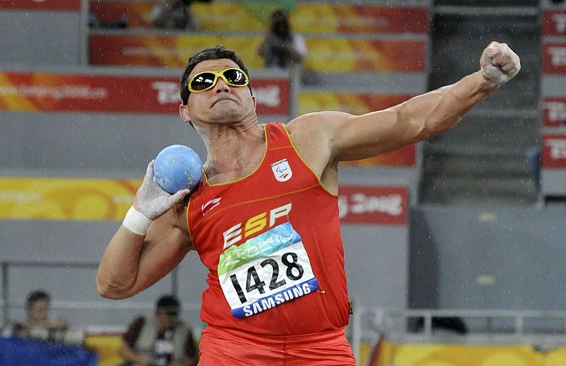 El abanderado español en los Juegos Paralímpicos 2008, David Casinos, durante la prueba de lanzamiento de peso.