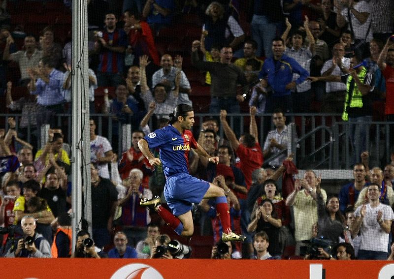 Rafa Márquez celebra su gol de cabeza frente al Sporting