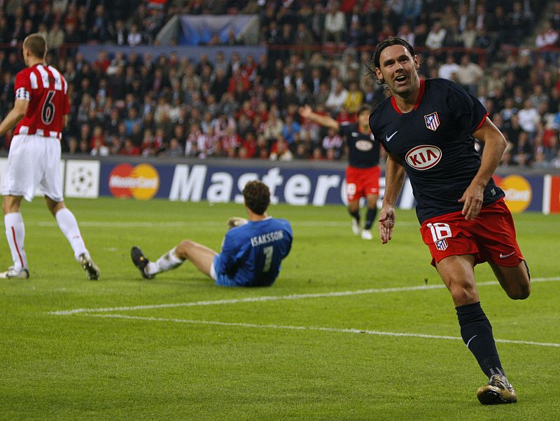 Maniche celebrando su gol, que suponía el tercero para el Atlético de Madrid