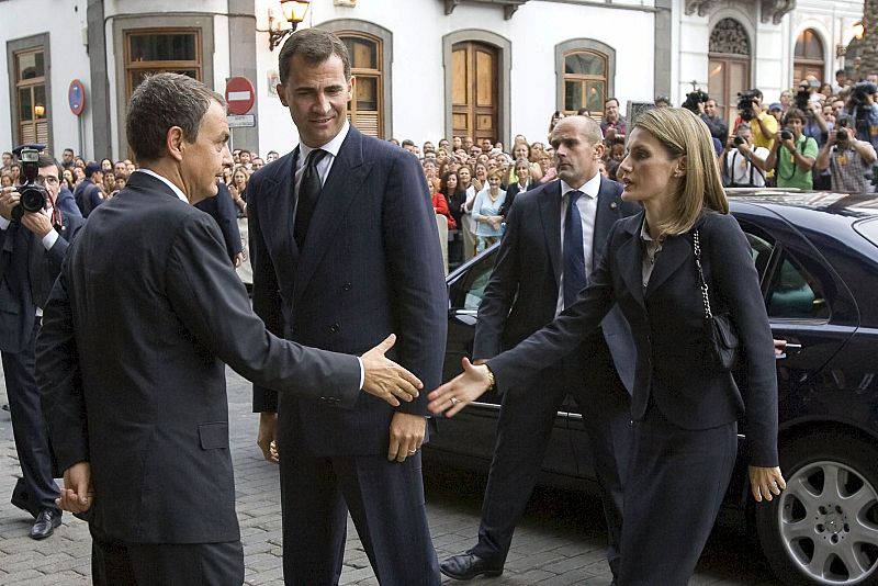LOS PRÍNCIPES PRESIDEN EN LAS PALMAS EL FUNERAL POR LAS VÍCTIMAS DE BARAJAS