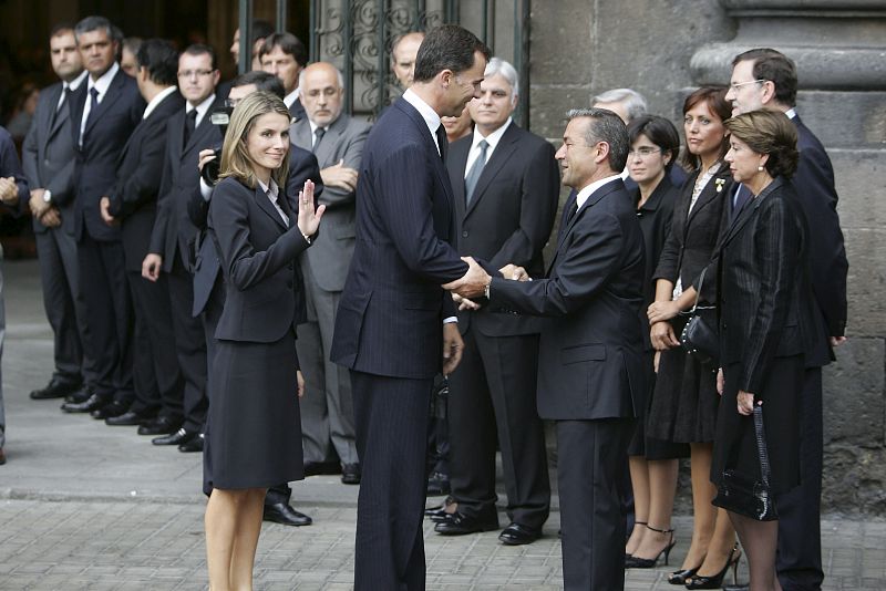 LOS PRÍNCIPES PRESIDEN EN LAS PALMAS EL FUNERAL POR LAS VÍCTIMAS DE BARAJAS