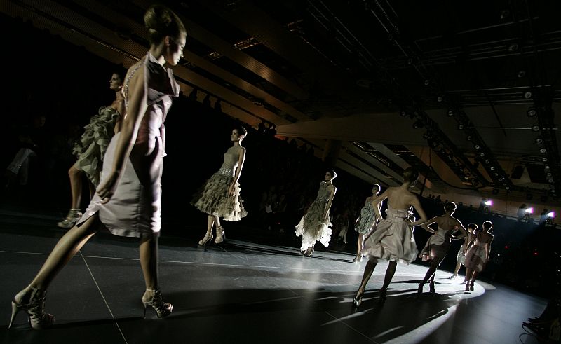 Desfile de la colección de Hannibal Laguna para la temporada Primavera-Verano 2009 presentada en la Madrid Cibeles Fashion Week.