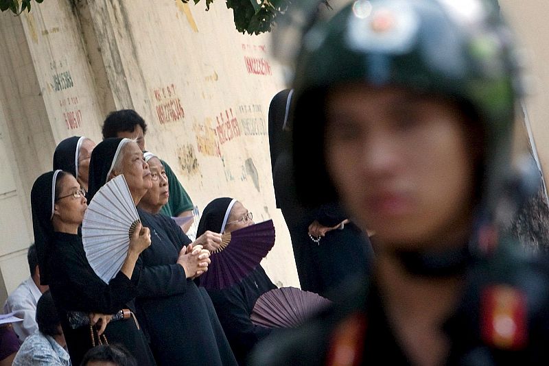 Católicos protestan contra la disputa de un terreno en Hanoi