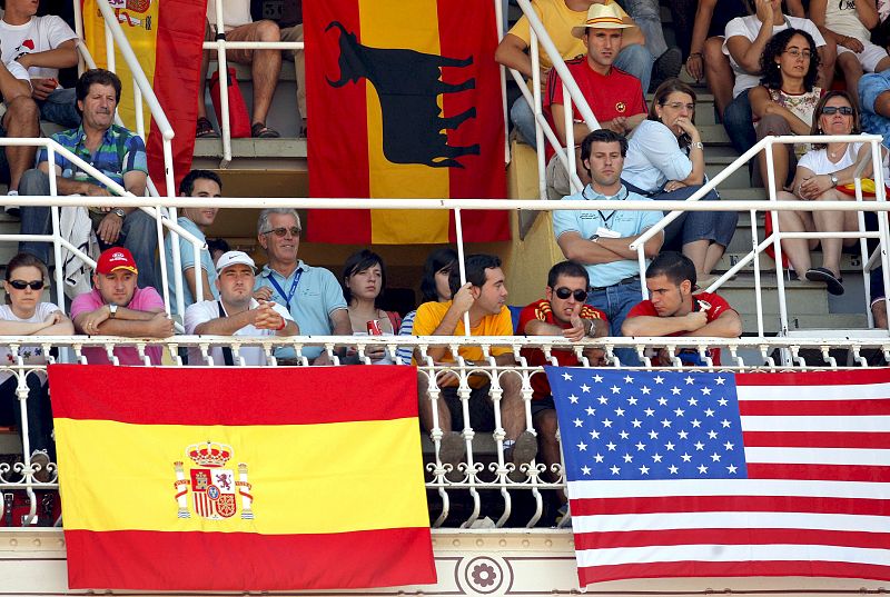 Banderas de EEUU y España