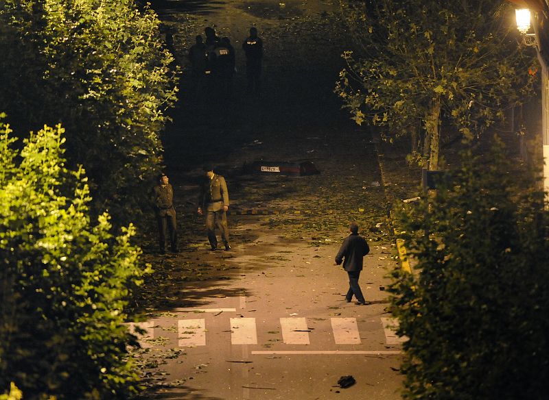 Agentes de la Policía y militares, en la zona del atentado