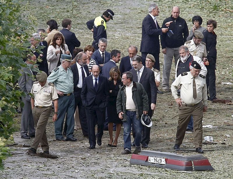 Rubalcaba y Chacón en el lugar del atentado