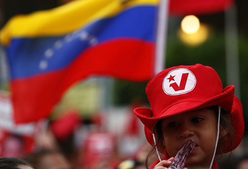 Seguidores del Partido Socialista Unido de Venezuela, PSUV, marchan por las calles de Caracas