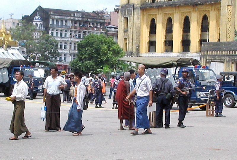 Al menos tres heridos en un atentado en Rangún