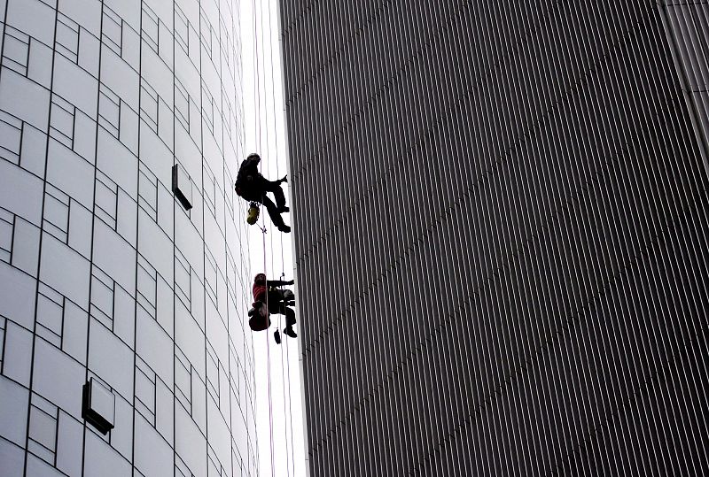 Limpieza de las ventanas de las Garden Towers de Frankfurt