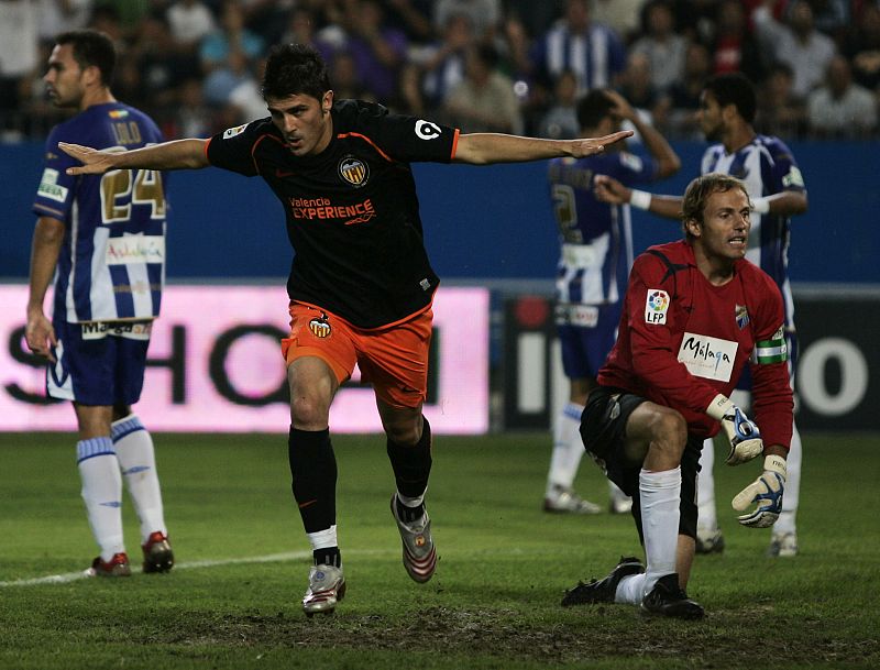 El delantero del Valencia, David Villa, ha marcado los dos tantos que han dado la victoria a su equipo.