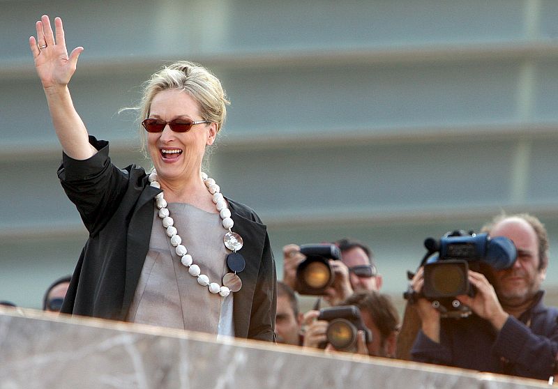 Meryl Streep saluda