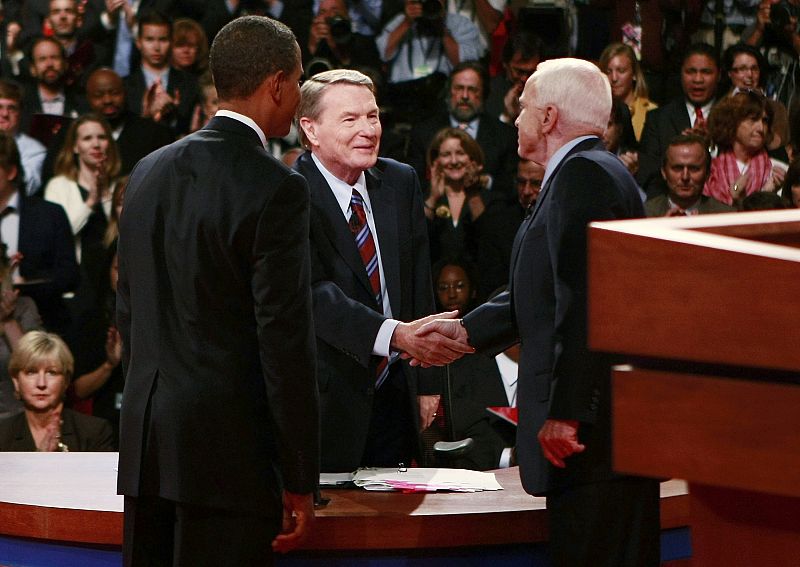 Barack Obama y John McCain se despiden del moderador del primer debate presidencial