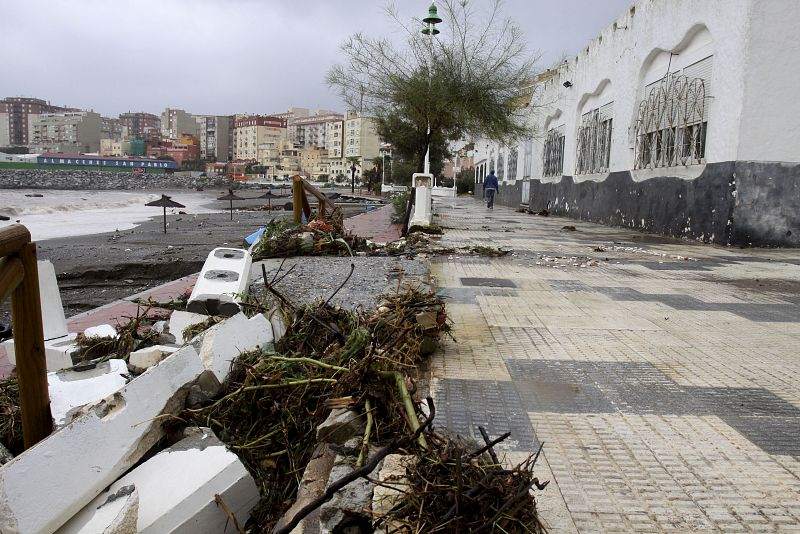 Aspecto de una calle de Ceuta tras las intensas lluvias
