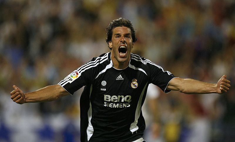 Real Madrid's van Nistelrooy celebrates after scoring against Real Zaragoza during their Spanish First Division soccer match in Zaragoza