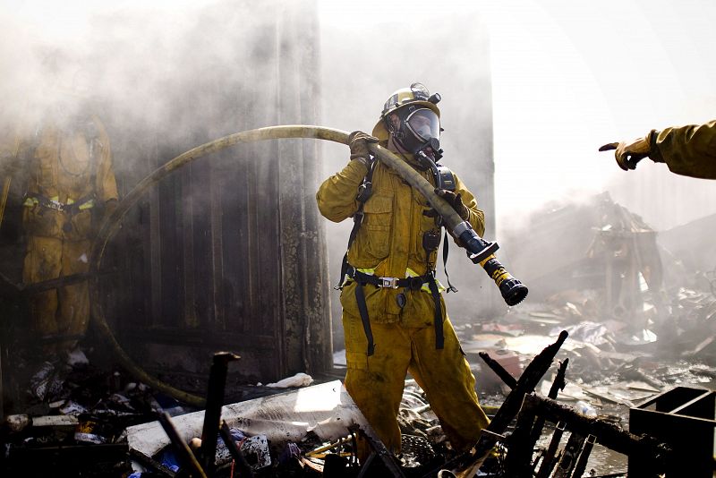 INCENDIO FORESTAL EN SYLMAR, CALIFORNIA