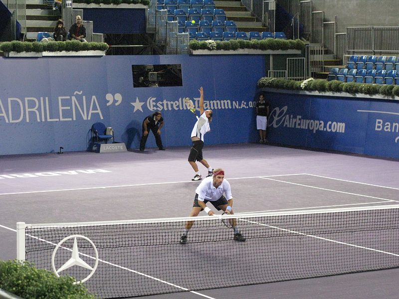 Los tenistas argentinos David Nalbandian y Lucas Arnold Ker en su partido de dobles frente al sueco Simon Aspelin y el austriaco Julian Knowle.