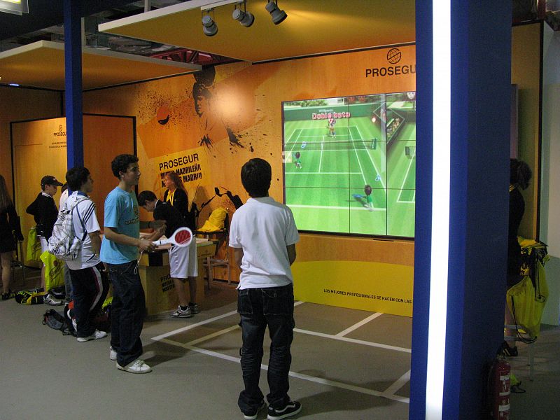 El stand de Prosegur, uno de los patrocinadores del Masters, tiene habilitada una zona para que los aficionados emulen a sus tenistas favoritos.