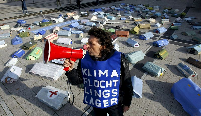 INSTALACIÓN " "CAMBIO CLIMÁTICO EN LOS CAMPOS DE REFUGIADOS" EN FRÁNCFORT