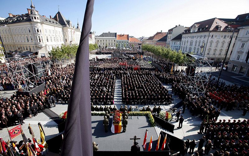 Una imagen general del funeral de Haider