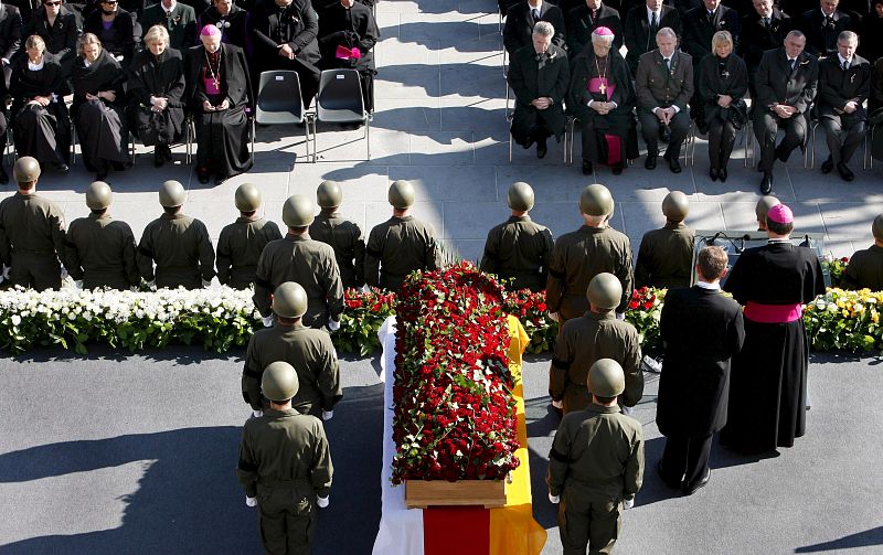 Solemnidad en la despedida a Haider.