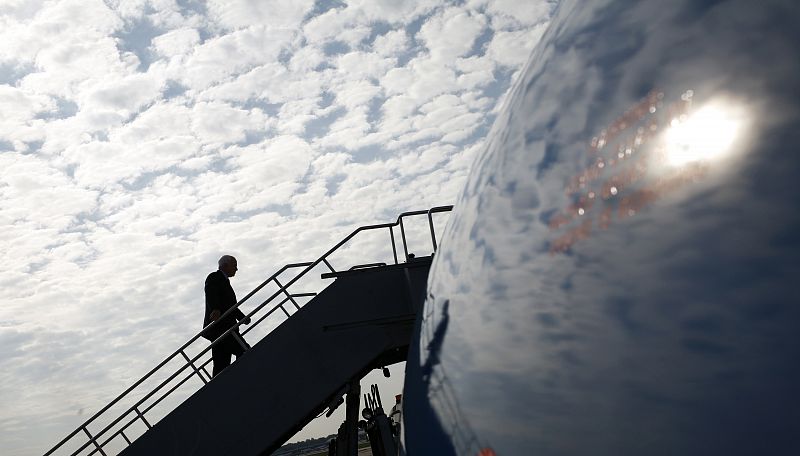 U.S. Republican presidential nominee Sen. McCain (R-AZ) boards his plane at the airport of St. Louis, Missouri