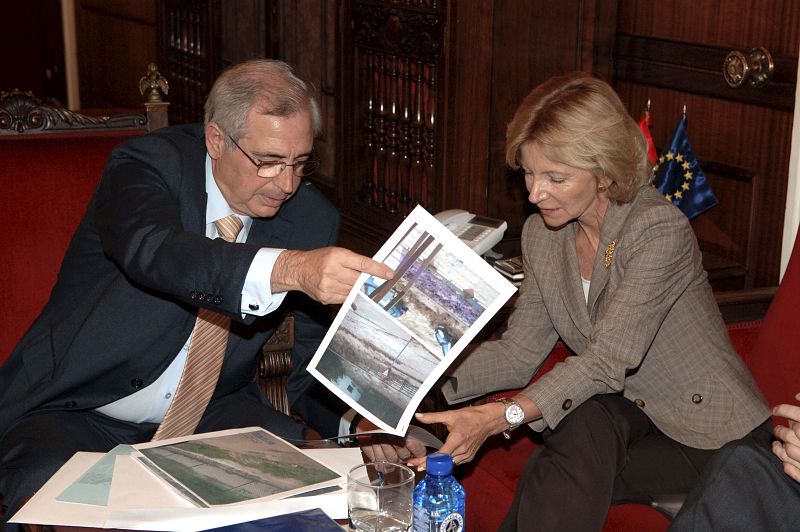 Elena Salgado conversa con el presidente de Melilla Juan José Imbroda
