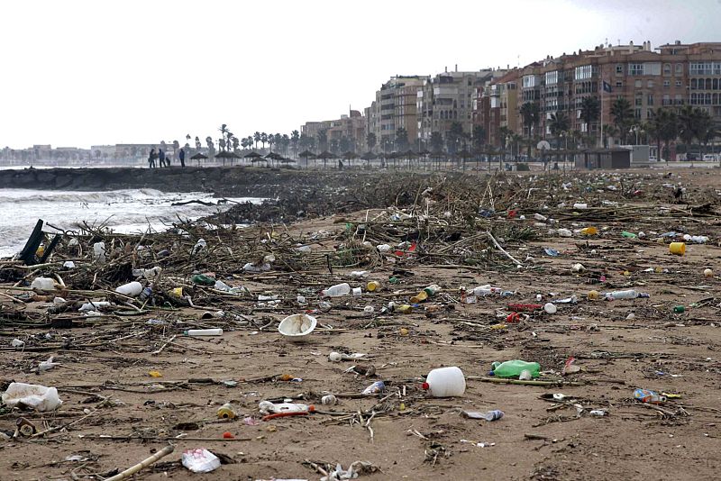 Playa de Melilla tras las intensas lluvias del fin de semana