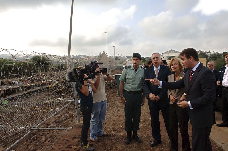 Elena Salgado acompañada por Juan José Imbroda