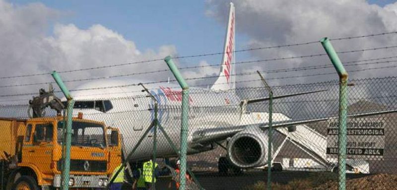 SE SALE UN AVIÓN DE LA PISTA EN EL AEROPUERTO DE LANZAROTE 