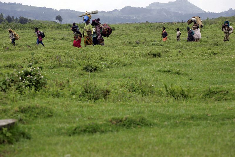 MILES DE DESPLAZADOS SE ASIENTAN EN CAMPOS DE REFUGIADOS