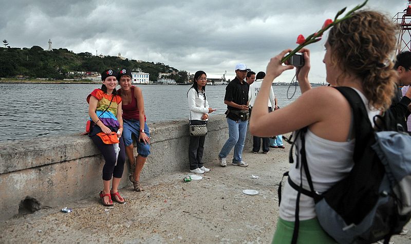 EL HURACAN "PALOMA" SE ACERCA A CUBA