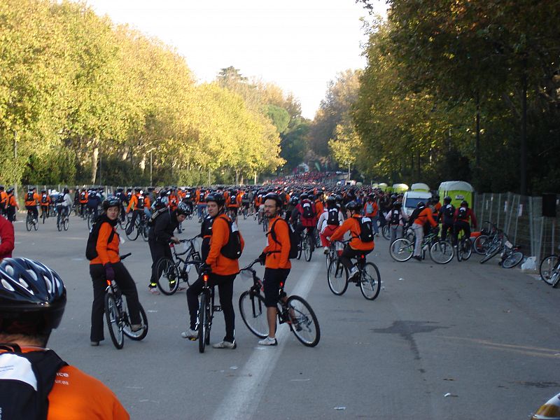 Una vista del magnífico aspecto que presentaba el parque del Retiro durante la salida