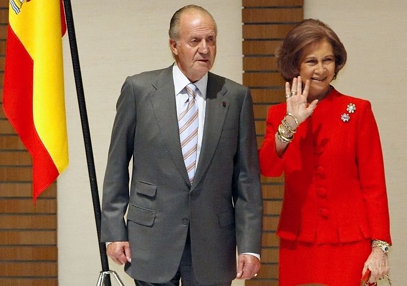 Spain's King Juan Carlos and Queen Sofia attend a meeting with Spanish nationals living in Japan, at a hotel  in Tokyo