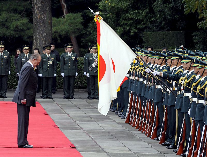 LOS REYES DE ESPAÑA, JUAN CARLOS Y SOFIA SE REÚNEN CON EL EMPERADOR DEL JAPÓN, AKIHITO Y LA EMPERATRIZ MICHIKO