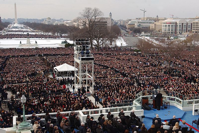 George W. Bush pronuncia su discurso inaugural como presidente de Estados Unidos el 20 de junio de 2005 en las escalinatas del Capitolio en Washington, Estados Unidos.