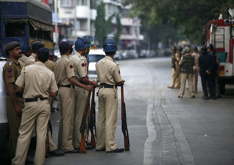 La policía india toma posiciones en las puertas de un centro judío en Bombai