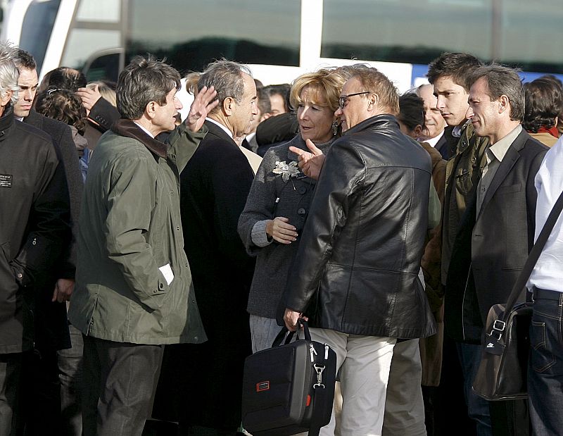 LLEGA A MADRID EL AVIÓN CON LOS 56 ESPAÑOLES EVACUADOS DE BOMBAY