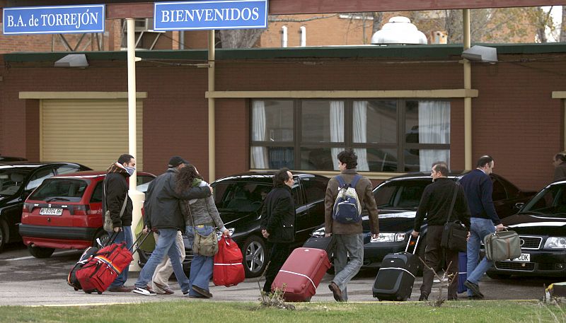 LLEGA A MADRID EL AVIÓN CON EL ÚLTIMO GRUPO DE ESPAÑOLES EVACUADOS DE INDIA