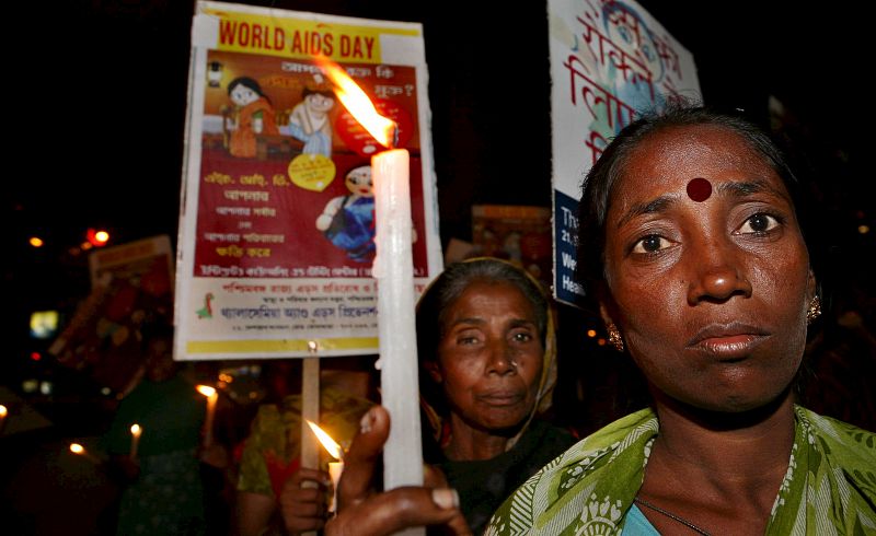 Manifestación por la paz y para prevenir el sida en La India.