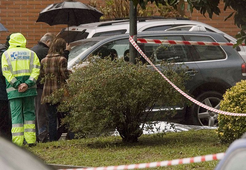 Levantamiento del cuerpo del empresario Ignacio Uría Mendizabal, asesinado por ETA en Azpeitia.